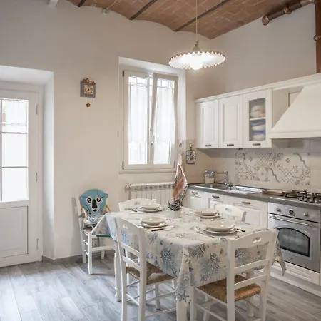 Casina Di Nonna Faby * Viareggio